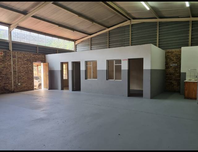 140.30M² WAREHOUSE TO LET IN VINTONIA